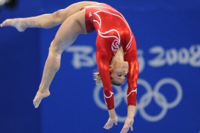 爱游戏登录-双线巅峰，TheShy上单封神，西亚卡姆鏖战70分钟，胜负毫厘之间